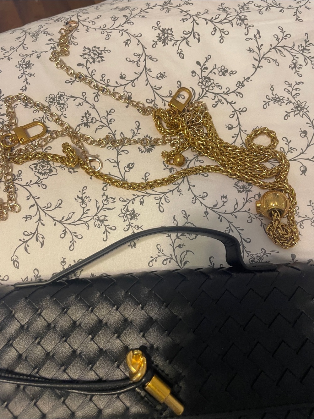 Adorable Black Woven braided Clutch with Gold Accent Chain Never used - Picture 3 of 7